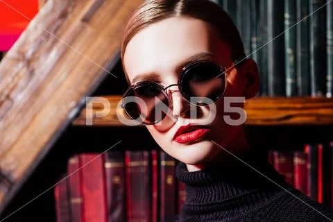A close up portrait of a confident lady wearing sunglasses. Beauty, make-up, Stock Photos