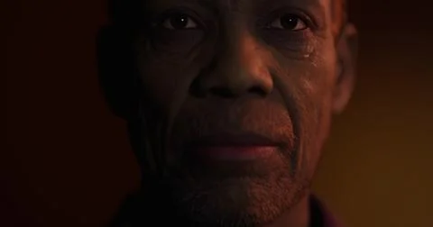 Close up portrait of an elderly man with expressive features and warm lightin Illustrazione stock