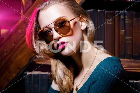 A close up portrait of an elegant lady wearing sunglasses. Beauty, make-up, s Stock Photos