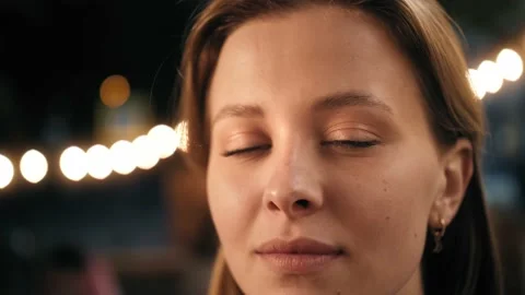 Close up portrait of pretty smiling young woman enjoying evening on the city. Stock Footage 141540063