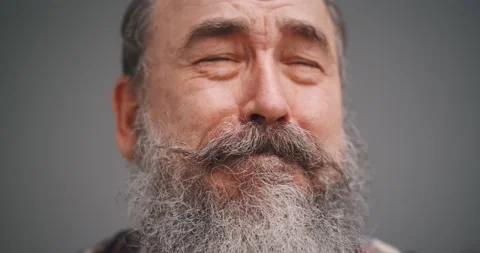 Close up portrait of senior man crying isolated on gray background Stock-Footage 147394229