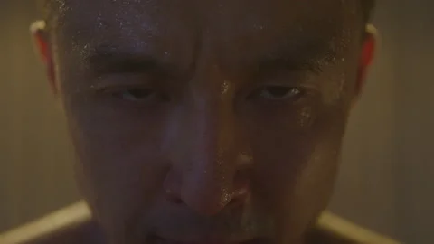Close up Portrait of Serious Sweating 30 Something Boxer Resting in Gym Vidéo 208796813