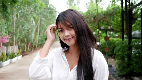 Close up portrait shot of beautiful young woman smiling with happy. Stock-Footage 199195022