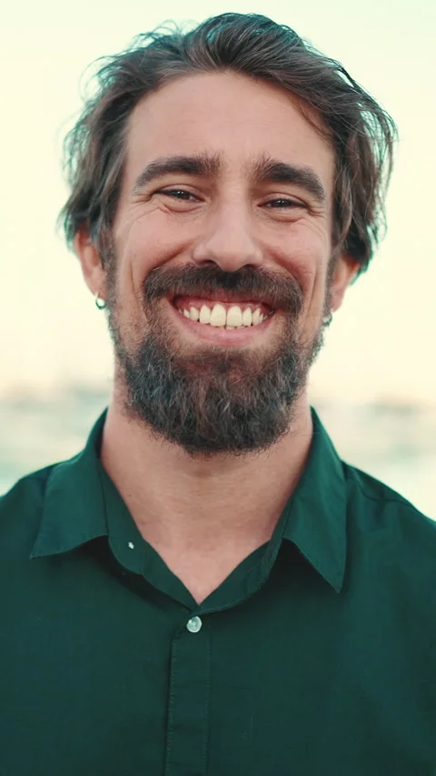 Close-up portrait of a smiling man with a beard on the embankment Stockbeeldmateriaal 227005723