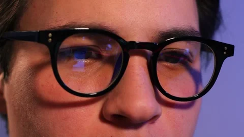 Close-up Portrait of Software Engineer Working on Computer Reflecting in Glasses Vidéo 262001027