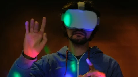 Close-up portrait of young bearded man in virtual reality glasses. Видео 101431861