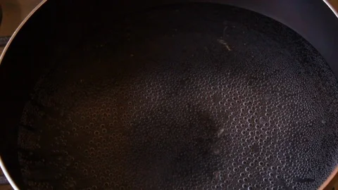 Close up of a pot full of boiling water Video stock 119392265
