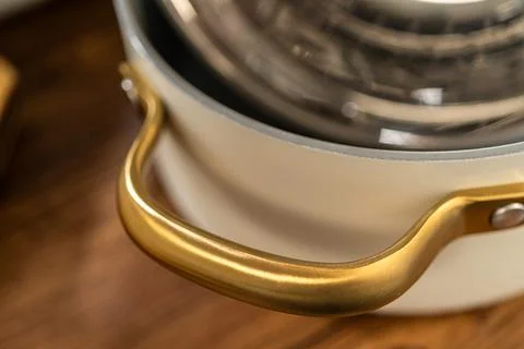 Close-up of pot handle with steamer insert Foto stock