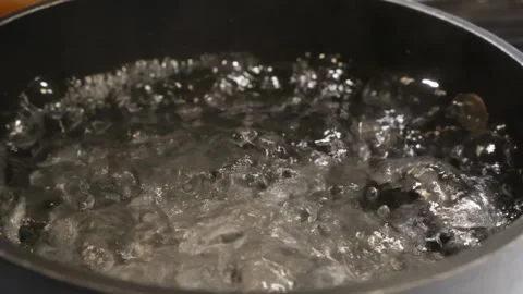 Close up of a pot of water boiling on a stove Stock Footage 131264978