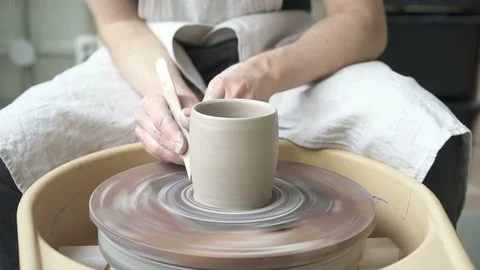Close-up of the potter forms a bowl on a moving potter's wheel. Video stock 88412416