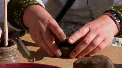 Close up of potter hands working Vídeos de archivo 29619766