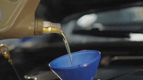 Close up pour engine oil 50fps Stock-Footage 246381722