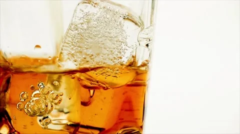 Close-up pouring whiskey on white background, whisky relax time 스톡 동영상 48633651