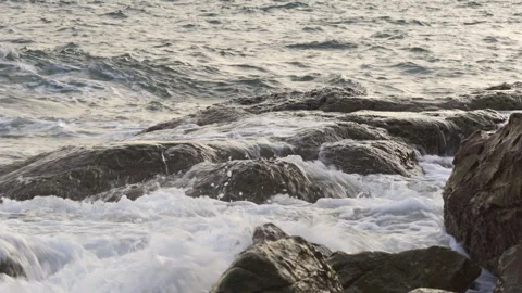 Close up of powerful ocean waves hitting rocks with white sea foam splashing Stock-Footage 340184208