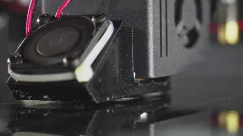 Close-up of the print head of the 3D printer Stockbeeldmateriaal 130777710