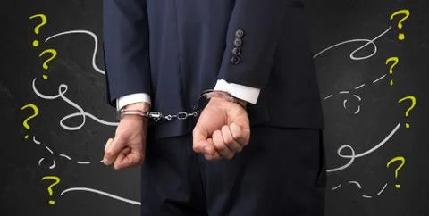 Close prisoner hand with questions around Foto stock