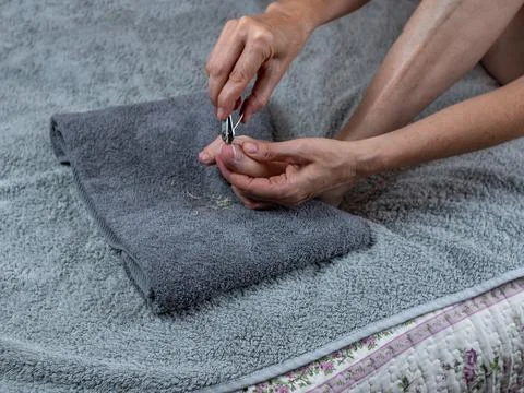 Close-up of the process of caring for the nails of the toes. A woman takes care Stock-Fotos
