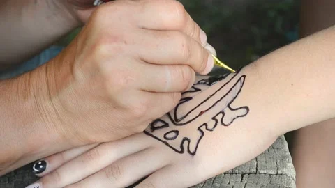 Close-up  process of drawing Chinese characters with  henna, summer tattoo.Tempo Stock Footage 201769912