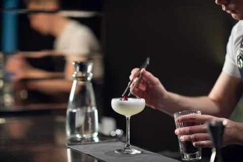Close-up of the process of preparing a cocktail with liqueur at a party of Stock Photos