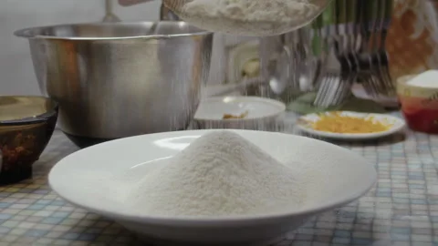 Close-up, the process of sifting flour through a sieve on a kitchen baking table Vídeo Stock 337120868