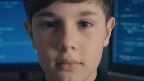 Close-up Prodigy Boy Hacker Programmer at data center filled with monitor Vidéo 102145055