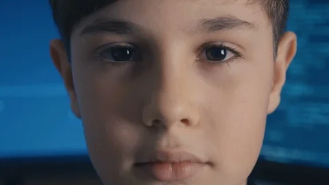 Close-up Prodigy Boy Hacker Programmer at data center filled with monitor Vidéo 102810401