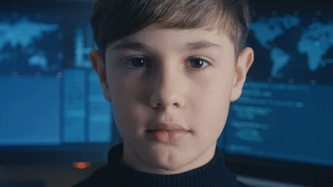 Close-up Prodigy Kid Hacker Programmer at data center filled with monitor Vidéo 102053817