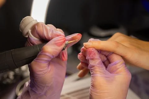 Close up of professional manicure procedure using electric nail drill. Nail Foto stock