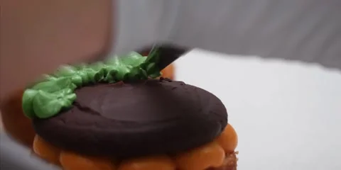 Close Up of Professional Pastry Chef Decorating a Fall Themed Pumpkin Dessert wi 스톡 동영상 343588873
