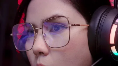 Close up of professional Streamer and gamer wearing glasses playing online vi 스톡 동영상 193452713