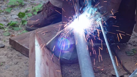 Close-up of a Professional Welder Joining Metal Pipe and Plate Outdoors 動画素材 337428170