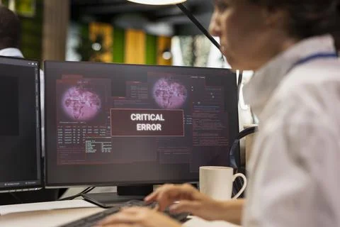 Close up of programmer at office desk thinking how to fix critical error alert Foto stock