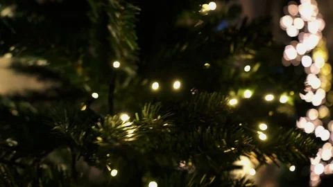 Close up pullaway of Christmas tree Stock Footage 106810354