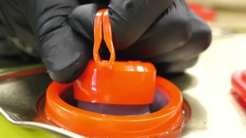 Close up of pulling up a plastic telescopic pour spout cap from a tin container Video stock 343028153