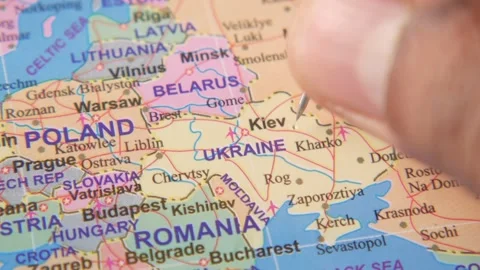 Close up of push pin on ukraine on a world map Stock Footage 171095474