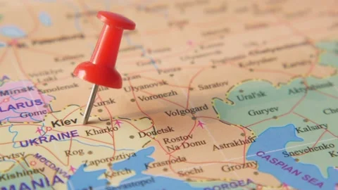 Close up of push pin on ukraine on a world map Stock Footage 171095495