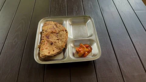 Close-up Push-in Shot of Paratha with Pickle in Steel Plate Vídeo Stock 317848129