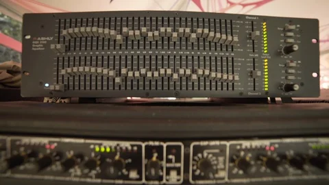 Close up of rack units, amplifier and equalizer for large speaker system Vídeos de archivo 121493966