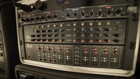 Close up of rack units, amplifier and equalizer for large speaker system 스톡 동영상 121493973