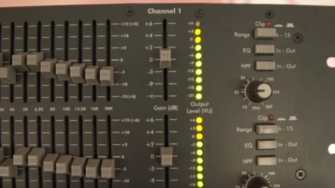 Close up of rack units, amplifier and equalizer for large speaker system Vídeos de archivo 121710407