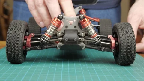 Close-up radio control model buggy car. The hands of the master checking the Vídeos de archivo 147426554