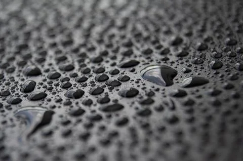 Close up of raindrops on dark background suitable for wallpaper Foto stock