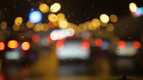 Close-up of raindrops running down the windshield of a car 스톡 동영상 169389956
