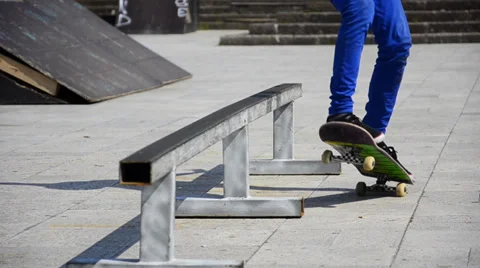 close-up ramp skate boarding | |