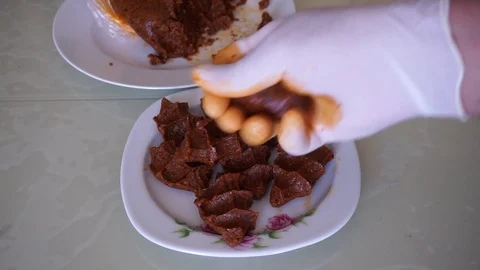 Close-up raw dumplings, a cook with gloves is making raw dumplings 動画素材 109971812