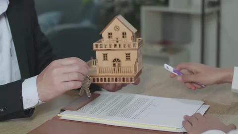 Close Up Of Real Estate Agent Giving The House Model And Keys To A Woman Stockbeeldmateriaal 200822846