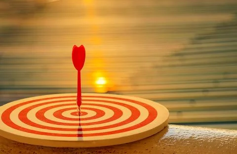Close-up red dart arrow hitting in target center of dartboard Business goal.. 스톡 사진