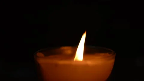 Close-up red flame of a candle. candle burning in the dark background 스톡 동영상 204799423