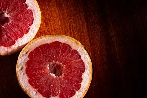 Close-up of a red grapefruit cut in half 库存照片