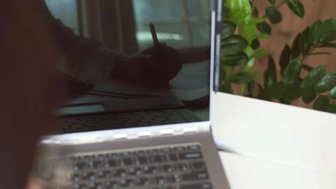 Close-up, reflection in the laptop screen. Cropped shot of business woman's hand Stockfoto's